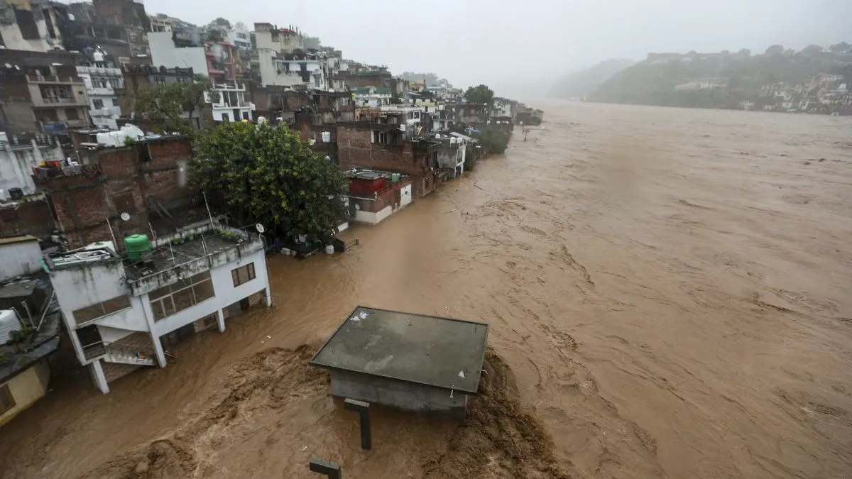 jammu-weather-update-jammu-rains-floods-heavy-downpour-disrupts-rail-traffic-trains-cancelled-pilgrimage-suspended