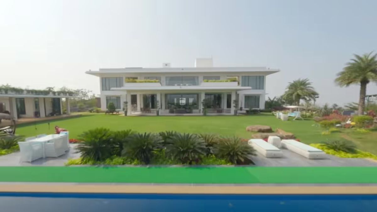 Rakesh Roshan’s Khandala Mansion Has Private Theatre, Fancy Spa ...