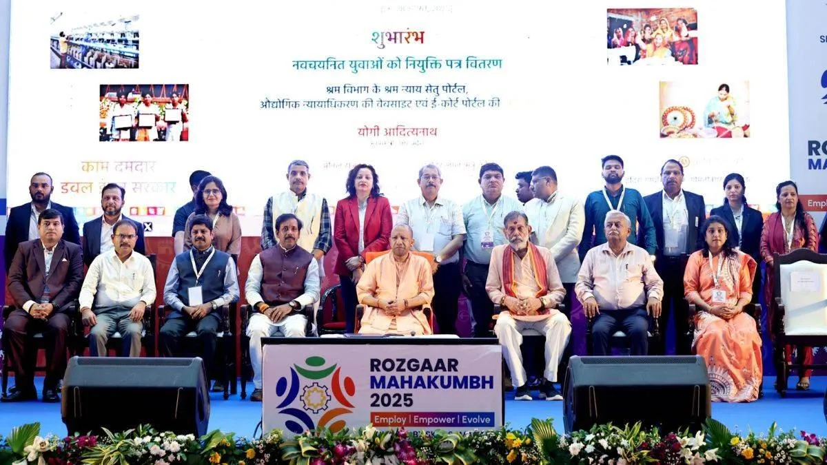 lucknow-rojgar-mahakumbh-2025-day-one-sees-over-20000-turnout-jobs-in-it-sales-services