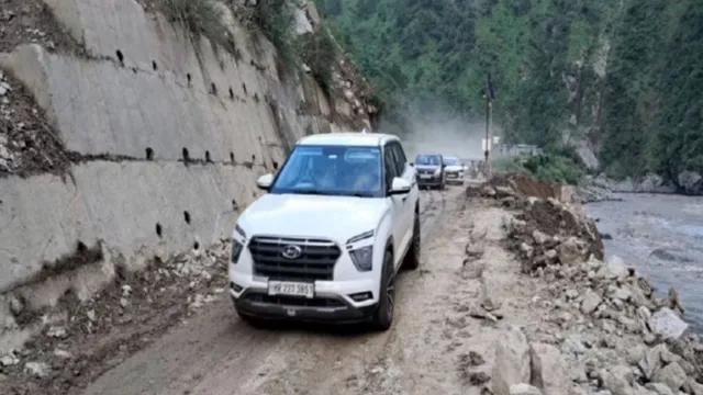 himachal-rains-chandigarh-manali-highway-reopens-for-small-vehicles-over-500-roads-still-closed-in-kullu-mandi-kangra