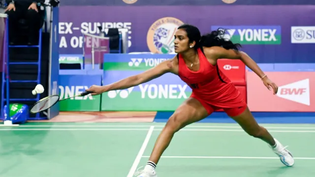 bwf-world-championships-2025-pv-sindhu-overcomes-letshanaa-karupathevan-to-reach-prequarterfinals