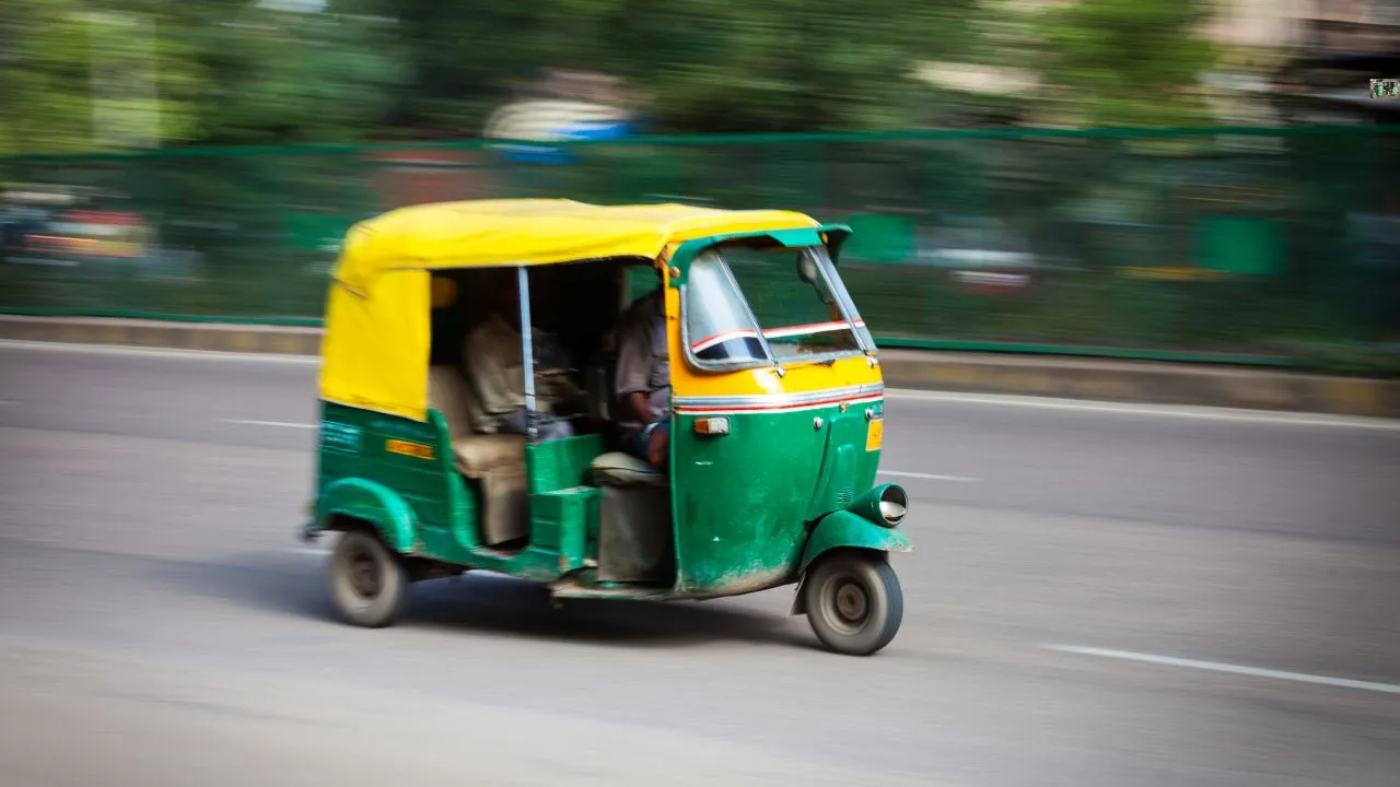 couple-enters-wrong-way-on-bengaluru-busy-road-threatens-kannada-auto-driver-in-road-rage-clash-viral-video