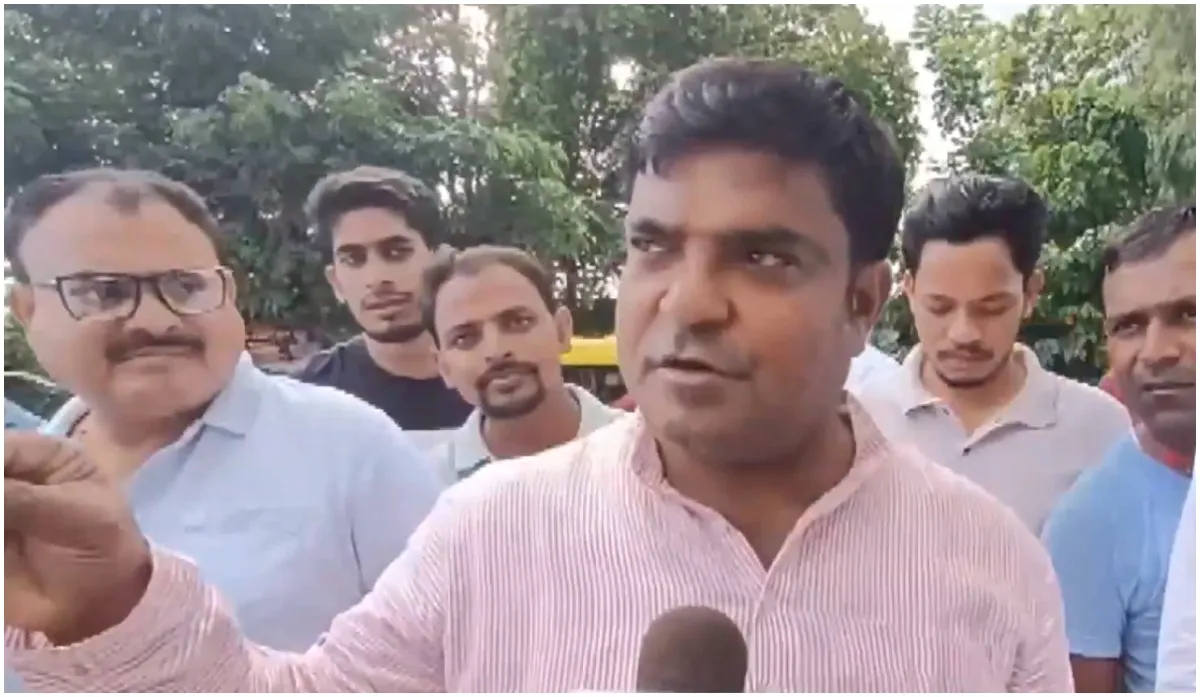 congress-apologises-for-abusive-remarks-on-pm-modi-from-voter-adhikar-yatra-stage-says-outsider-hijacked-mic