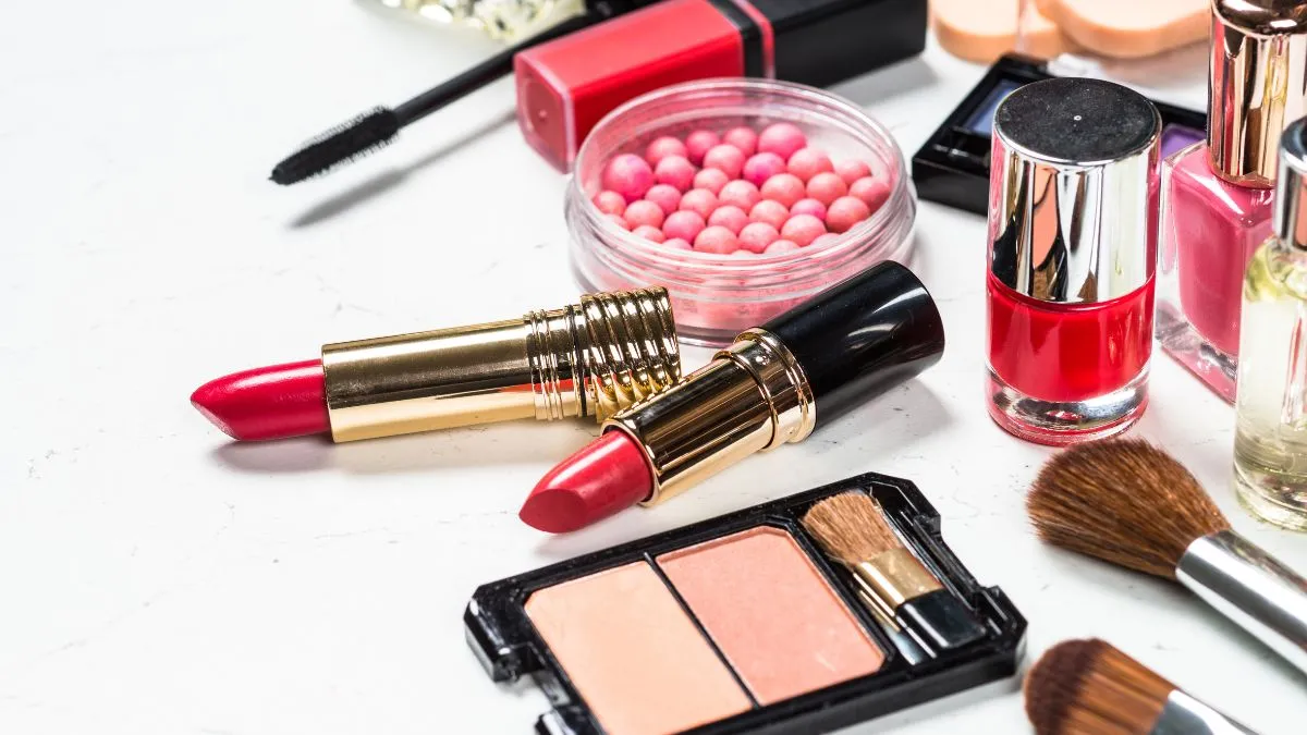 how-to-fix-dried-makeup-products-and-reuse-them-at-home-nail-polish-mascara-and-more