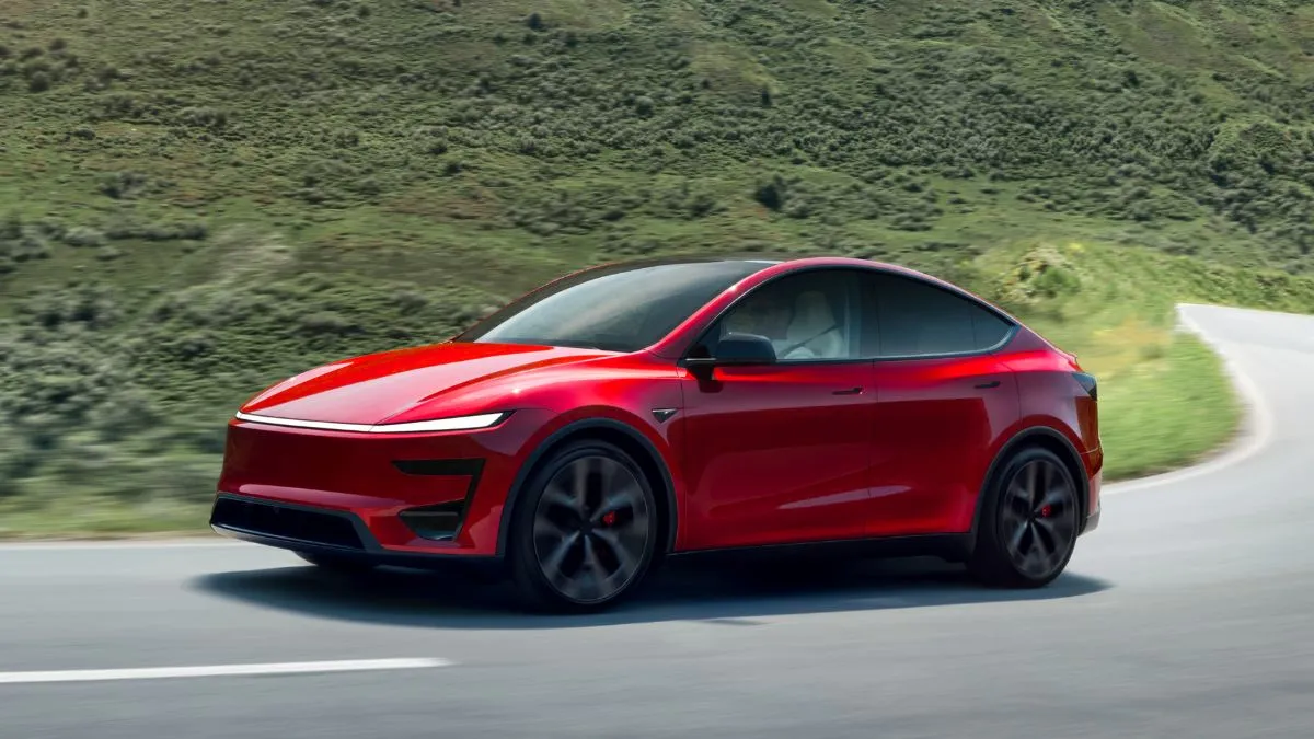 new-tesla-model-y-performance-debuts-globally-with-580-km-range-bigger-touchscreen-and-more-upgrades