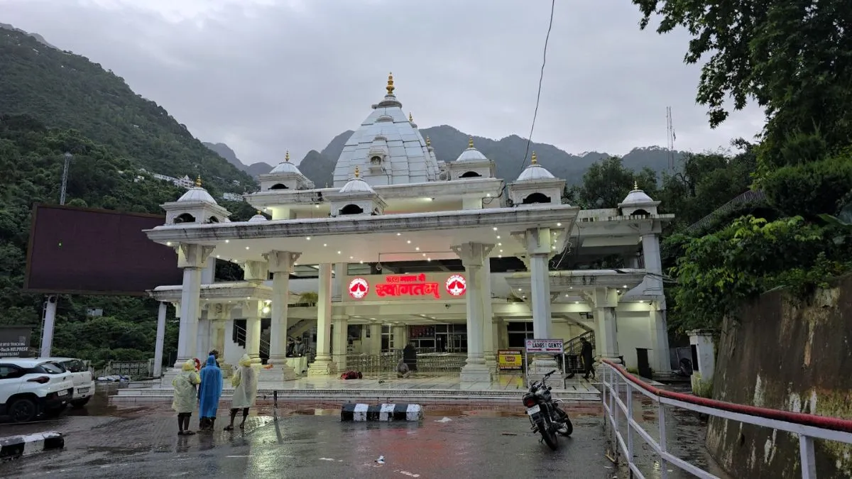 vaishno-devi-landslide-shrine-board-weather-warnings-omar-abdullah-jammu-rains-jk-weather-latest-updates