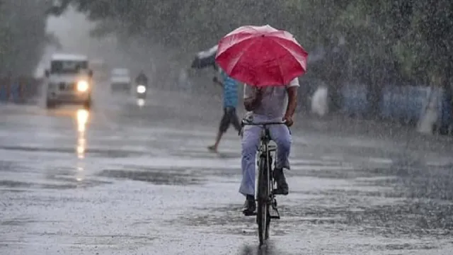 delhi-rains-imd-yellow-alert-in-noida-ghaziabad-national-capital-showers-lash-ncr