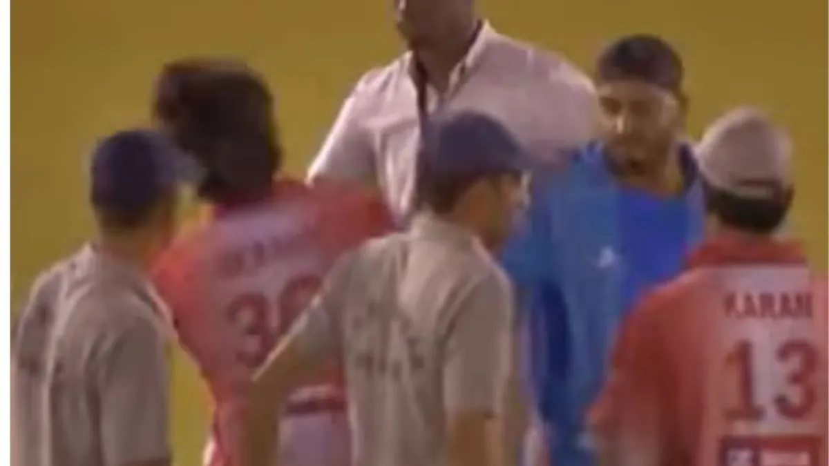 unseen-video-of-harbhajan-slapping-sreesanth-in-ipl-2008-released-after-18-years-watch