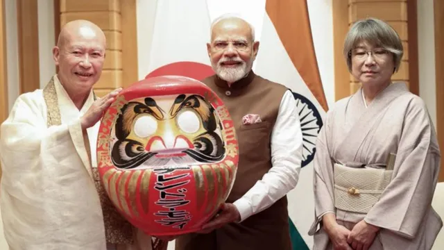 daruma-doll-pm-modi-japan-gift-has-secret-link-to-tamil-nadu