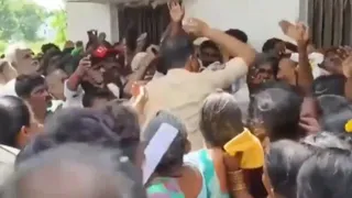 Telangana: Sub-Inspector Slaps Farmer In Narayanpet Over Urea Demand; Farmers Stage Protest Against Police | Watch Video