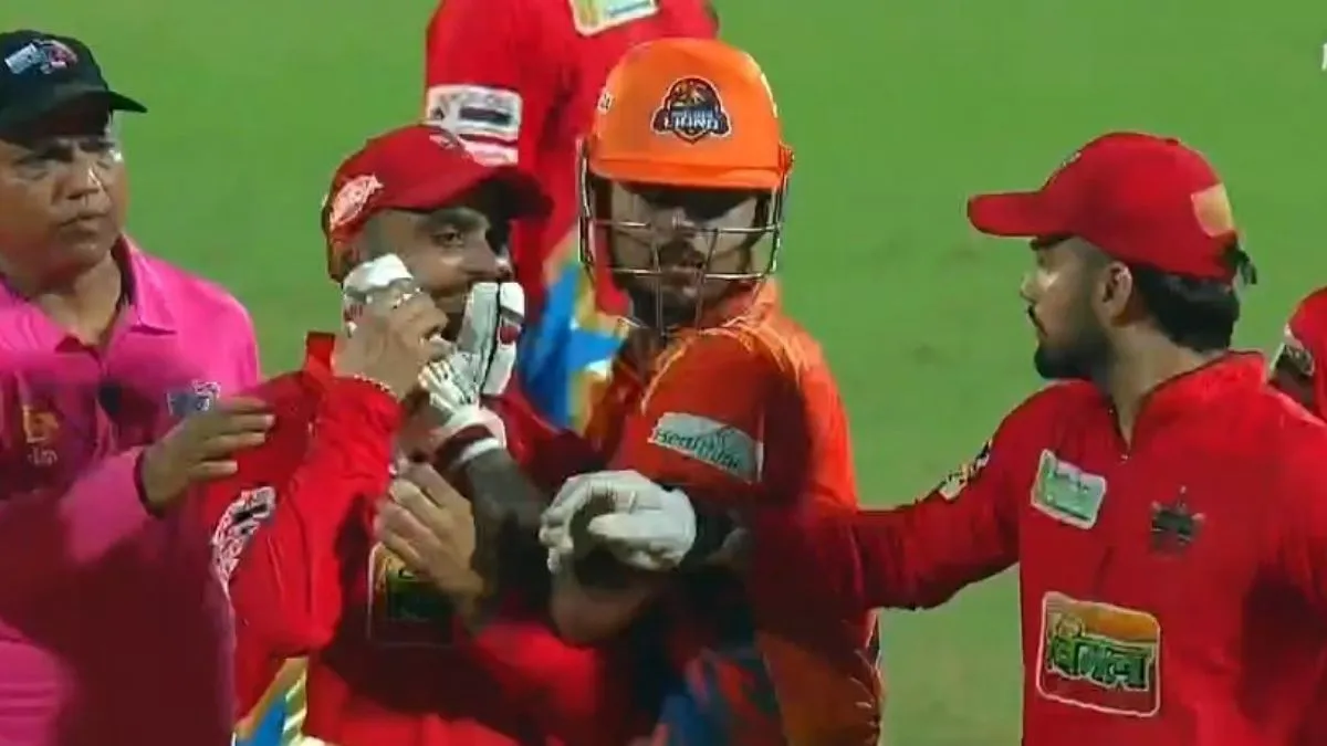 dpl-2025-nitish-rana-vs-digvesh-rathi-face-off-viral-video-during-south-delhi-superstarz-vs-west-delhi-lions-delhi-premier-league-2025-eliminator