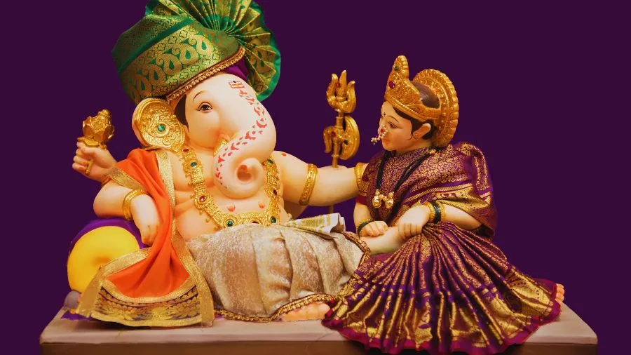 jyeshtha-gauri-pujan-2025-check-date-for-avahana-puja-and-gauri-visarjan-vrat-katha-more-details