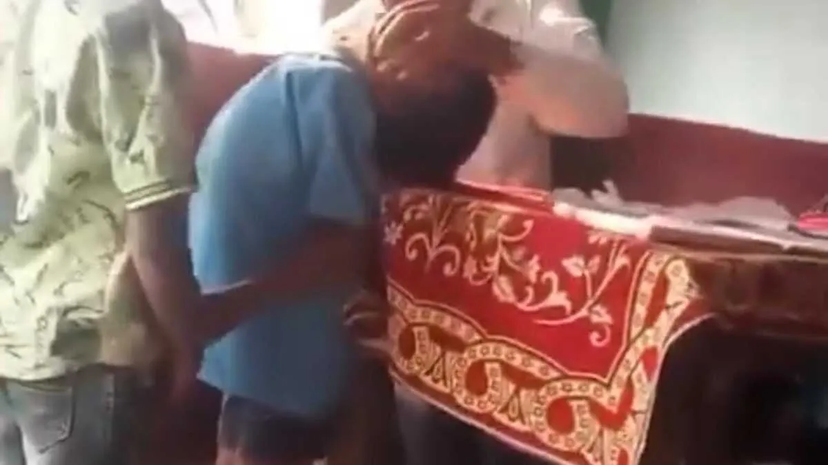 mp-government-school-teacher-seen-torturing-sixyearold-in-viral-video-suspended