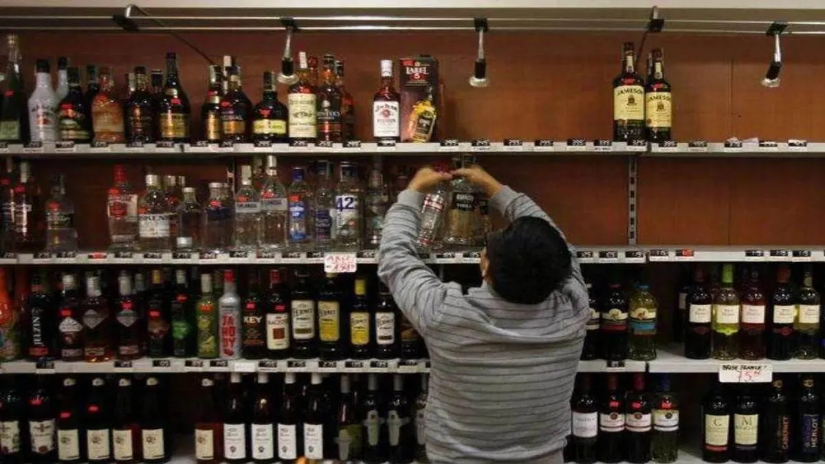 its-unsafe-for-us-women-protest-new-liquor-shop-in-ghaziabad-tensions-flare-with-police