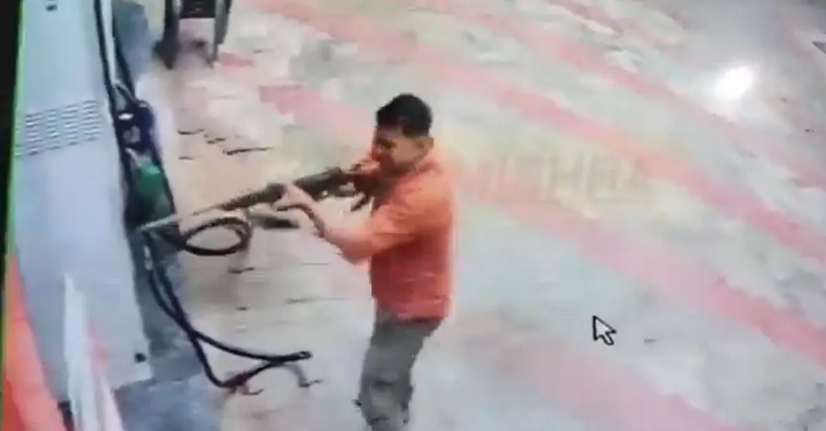 mp-petrol-pump-worker-shot-in-bhind-after-denying-fuel-to-helmetless-men-cctv-captures-attack