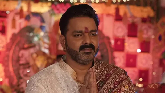 pawan-singh-apologises-to-anjali-raghav-after-viral-waist-grabbing-video-sparks-backlash