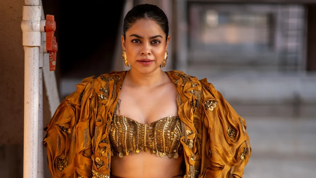 man-banging-on-my-bonnet-smirking-sumona-chakravarti-reveals-she-felt-unsafe-after-her-car-mobbed-by-maratha-quota-protesters