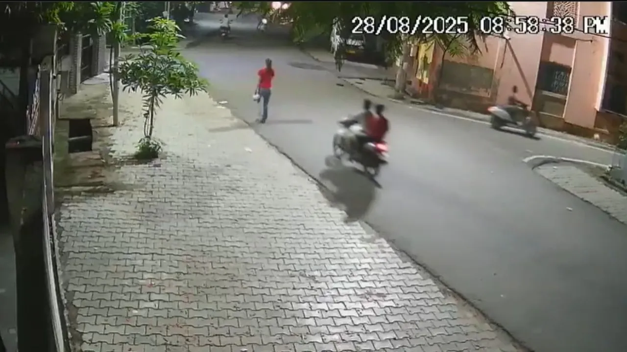 caught-on-camera-men-on-bike-snatch-girl-mobile-phone-while-she-was-walking-home-video-goes-viral