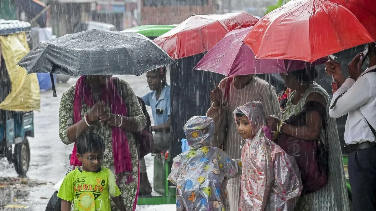 delhi-weather-update-imd-forecasts-heavy-rain-thunderstorms-till-sept-7-traffic-hit-on-delhi-jaipur-highway-amid-showers
