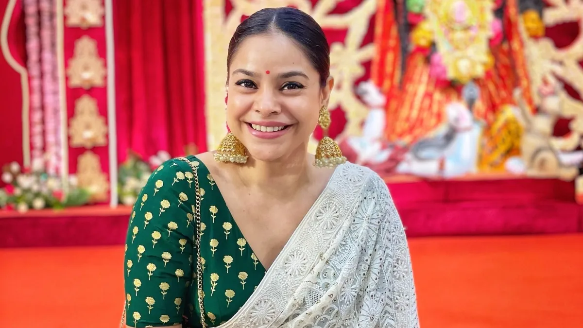 sumona-chakravarti-deletes-post-claiming-her-car-was-mobbed-by-maratha-quota-protestors-in-mumbai