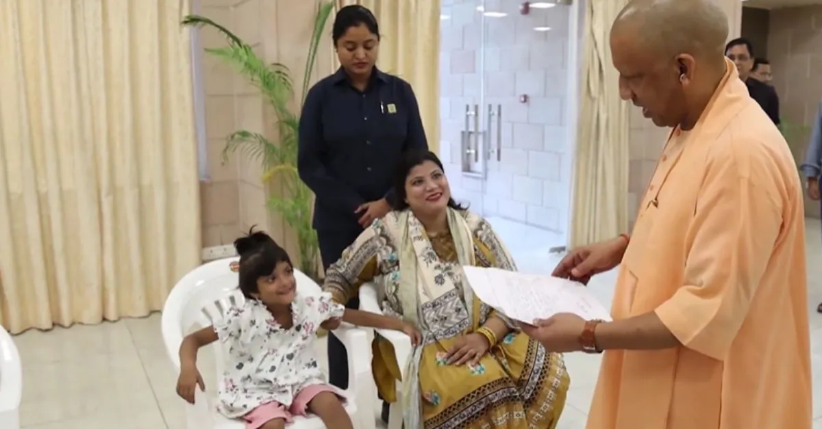 will-get-admission-cm-yogi-adityanath-wins-hearts-by-supporting-kanpur-girls-dream-of-becoming-doctor