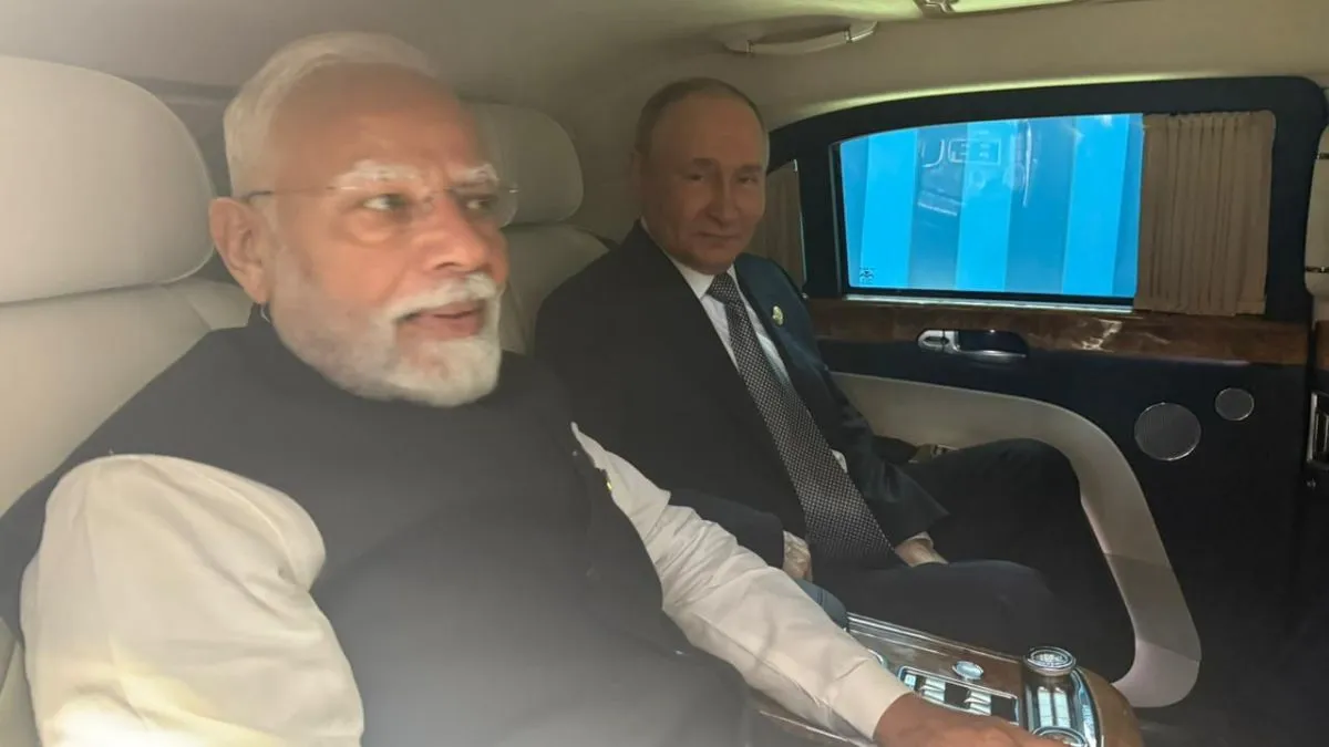 pm-modi-vladimir-putin-travel-together-to-sco-summit-2025-in-xi-jinping-preferred-red-flag-limousine-hongqi-details