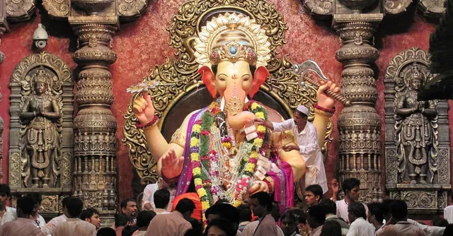 bappa-left-long-ago-its-just-business-now-surat-devotee-calls-lalbaugcha-raja-visit-a-nightmare-in-viral-post