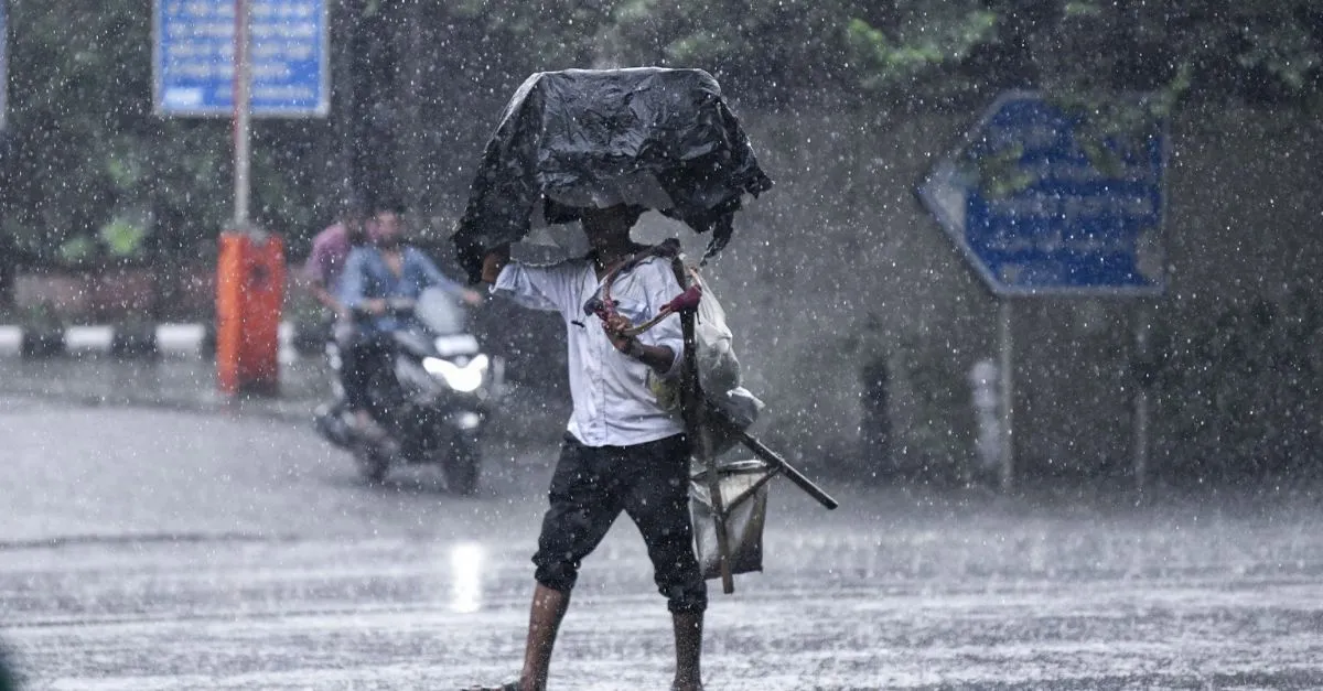 delhincr-lashed-by-heavy-rain-rescue-efforts-ongoing-in-floodhit-punjab-jk-check-statewise-forecast