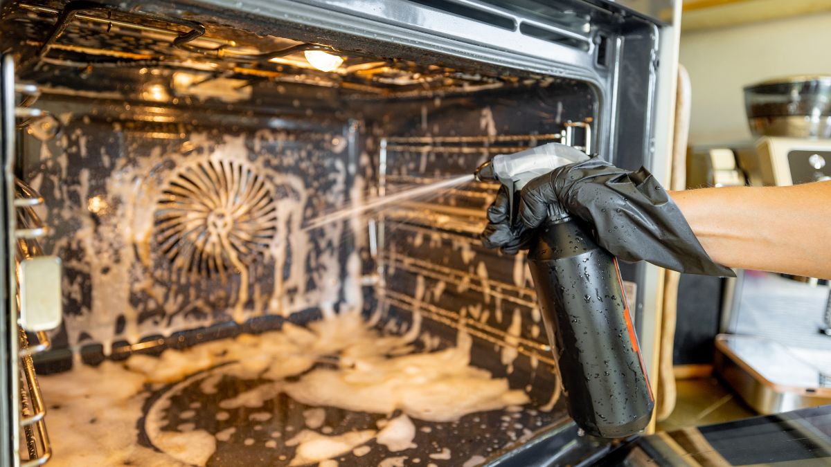 how to clean oven and pan
