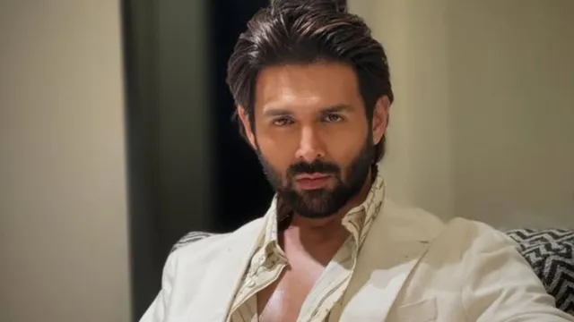 kartik-aaryan-reveals-what-makes-him-universally-relatable-outsider-to-insider-struggle-to-success