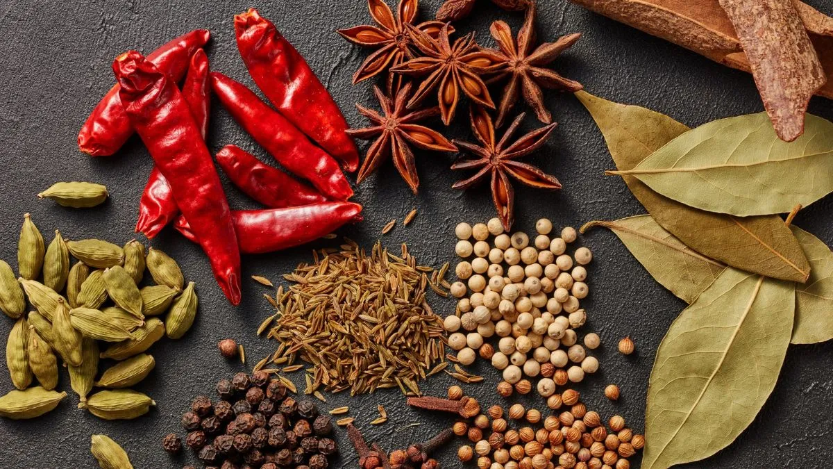 this-easy-kitchen-spice-trick-can-keep-flies-out-of-your-trash-can
