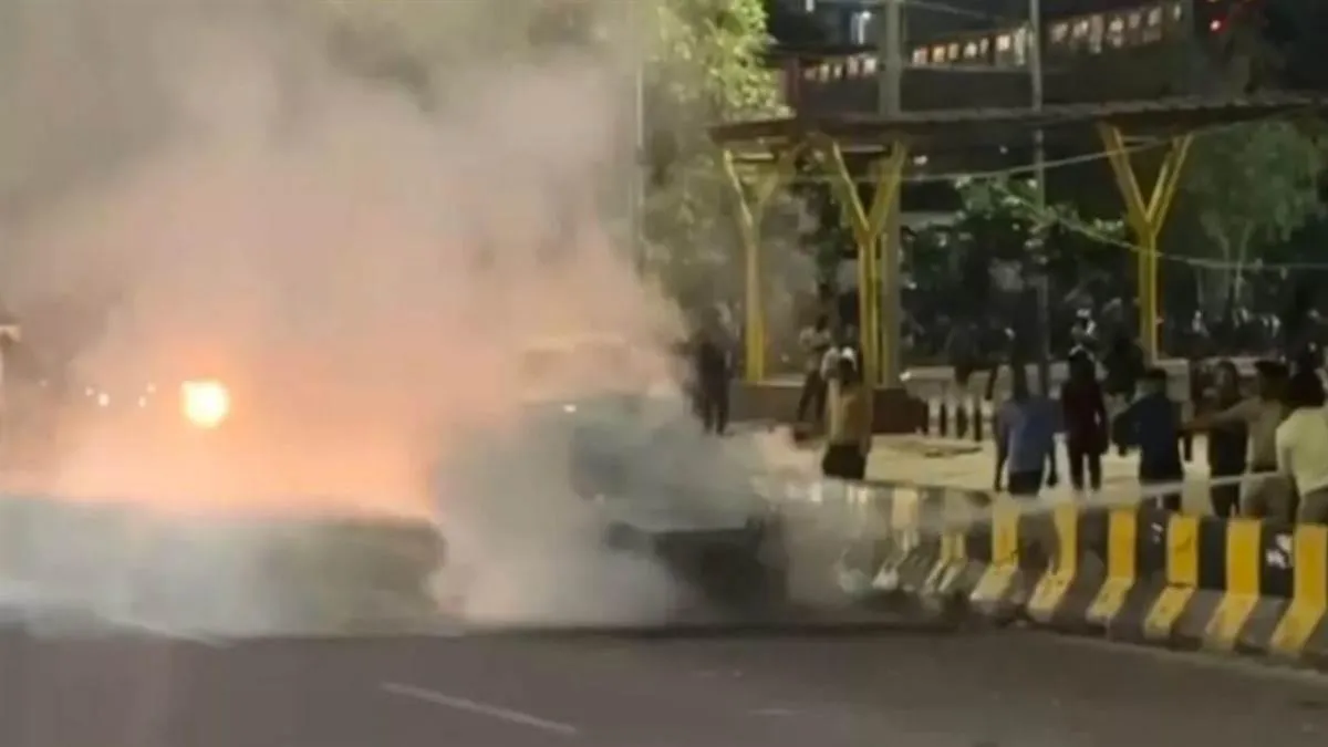 noida-fire-8-cars-gutted-in-massive-blaze-at-sector-63-car-showroom