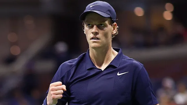 us-open-2025-flawless-jannik-sinner-decimates-lorenzo-musetti-in-all-italian-quarterfinal-to-seal-semis-spot