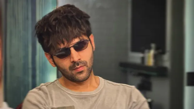 kartik-aaryan-becomes-amitabh-bachchan-and-kriti-sanon-neighbour-makes-huge-investment-of-rs-2-crore