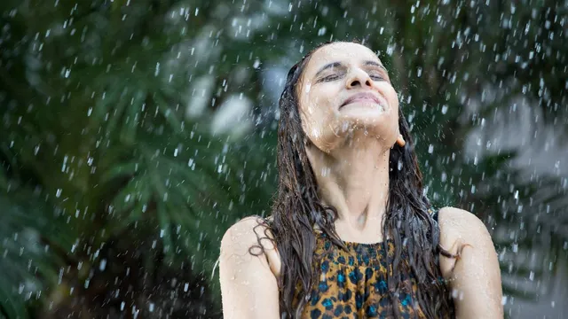 how-to-keep-your-skin-oil-free-during-rainy-season-a-simple-step-by-step-skincare-routine