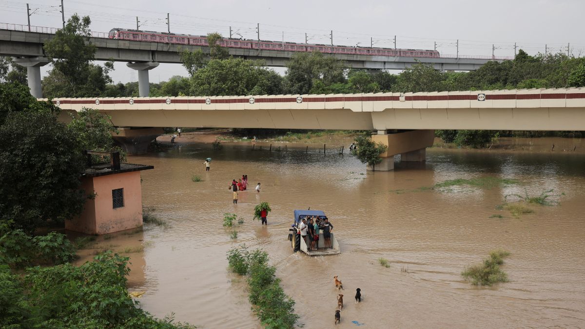 how many times delhi has flooded in its history (2)