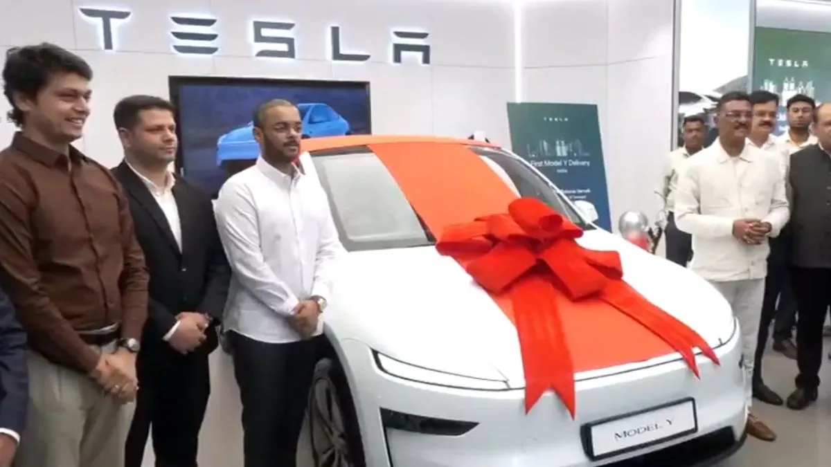 tesla-model-y-deliveries-begin-first-unit-handed-over-to-maharashtra-transport-minister-watch