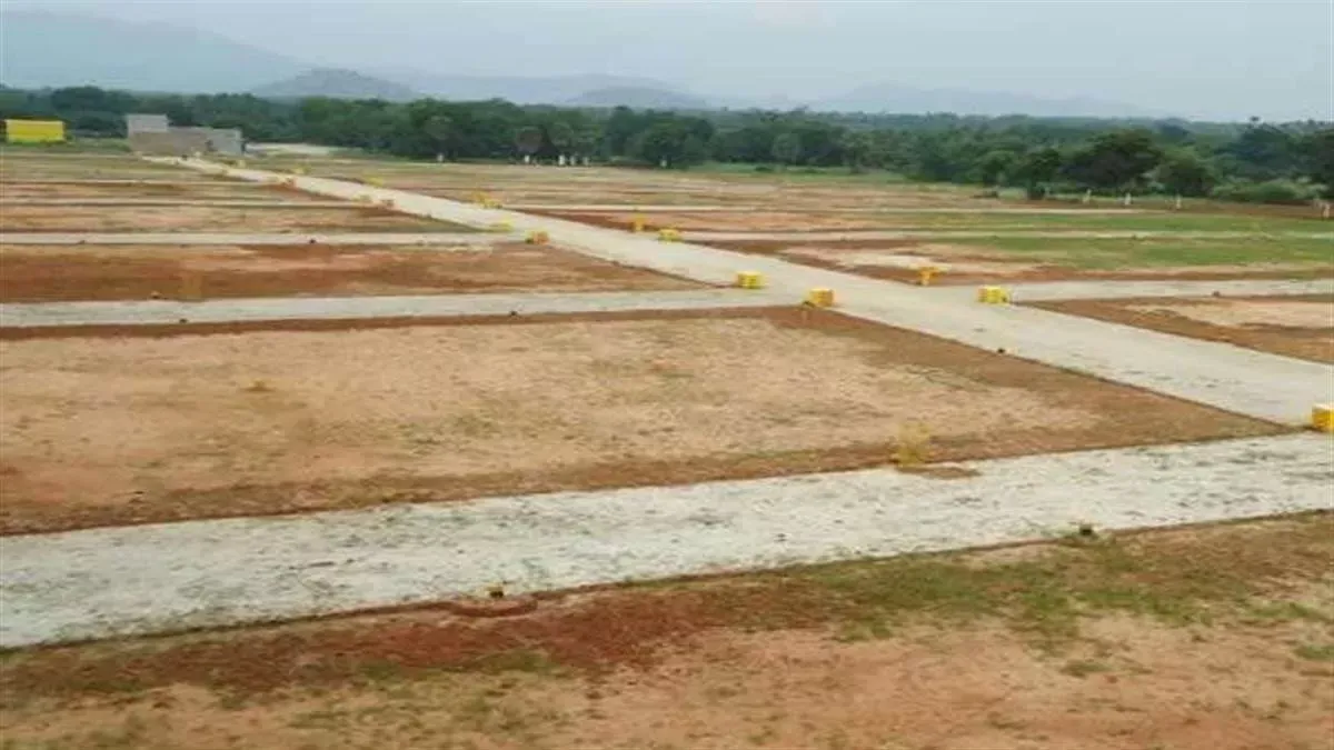 up-circle-rate-property-costs-jump-nearly-30-buyers-get-relief-on-flats-large-plots-check-new-prices
