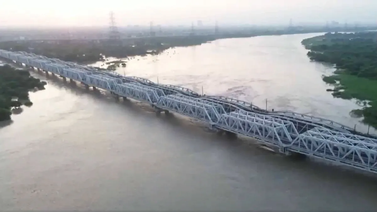 agra-flood-yamuna-submerges-bateshwar-dham-30000-people-affected-crops-destroyed