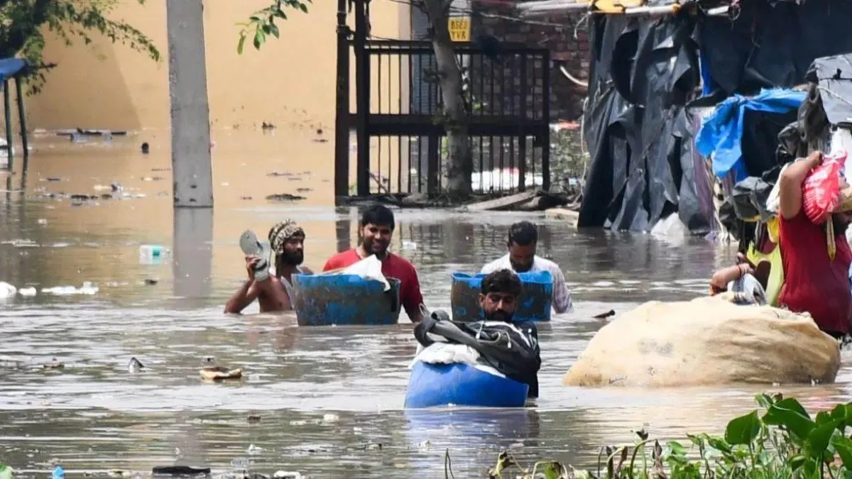 delhi-waterlogging-crisis-blocked-drains-submerge-key-areas-after-yamuna-floods