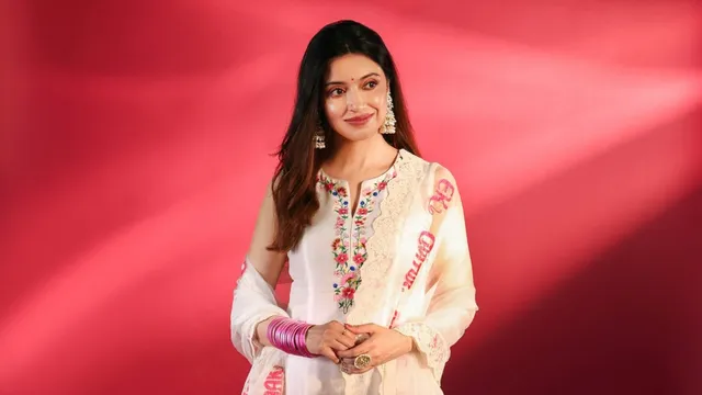 divya-khossla-reveals-living-in-hut-near-gutter-for-a-month-talks-about-doing-jhadu-katka-pocha-sab