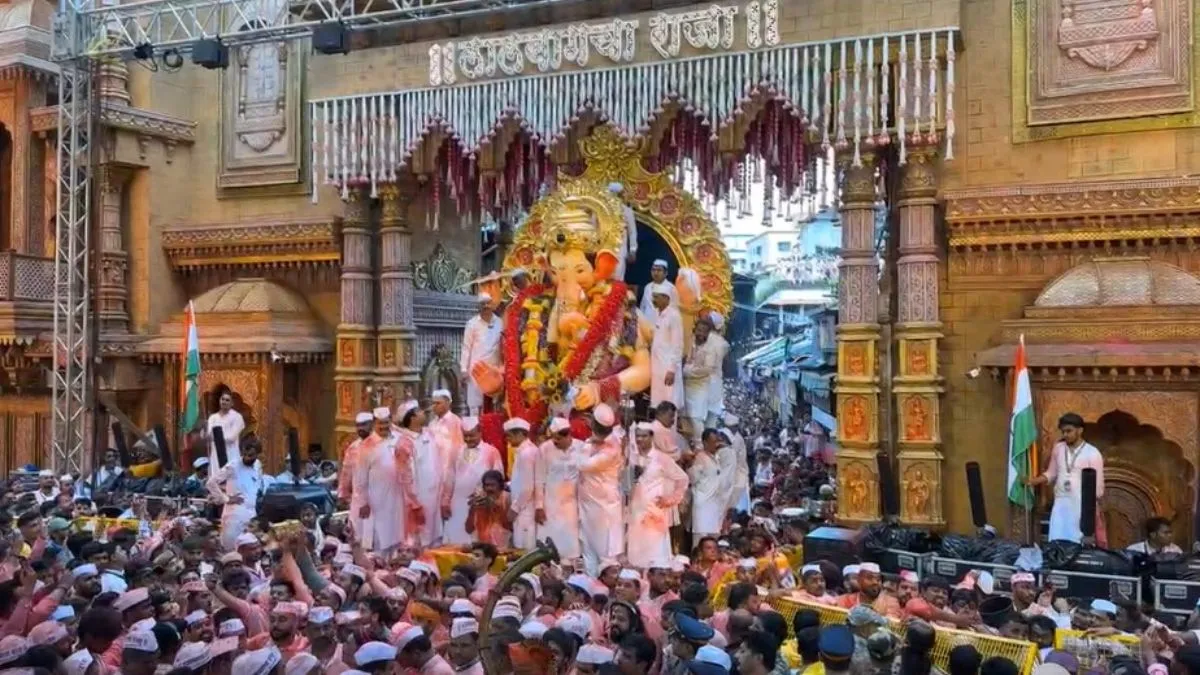 Lalbaugcha Raja Ganpati Visarjan LIVE: Thousands Brave Rains To Bid Farewell To Bappa With Dhol-Tasha; Celebrations Across Maharashtra