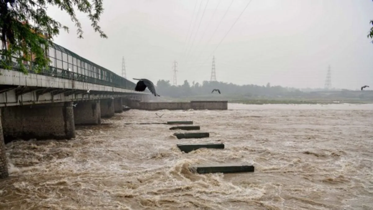 flood-situation-near-yamuna-river-delhi-yamuna-river-water-level-today-delhi-ncr-flooding-mayur-vihar-geeta-colony-kashmiri-gate-noida-ghaziabad-delhi-floods-updates