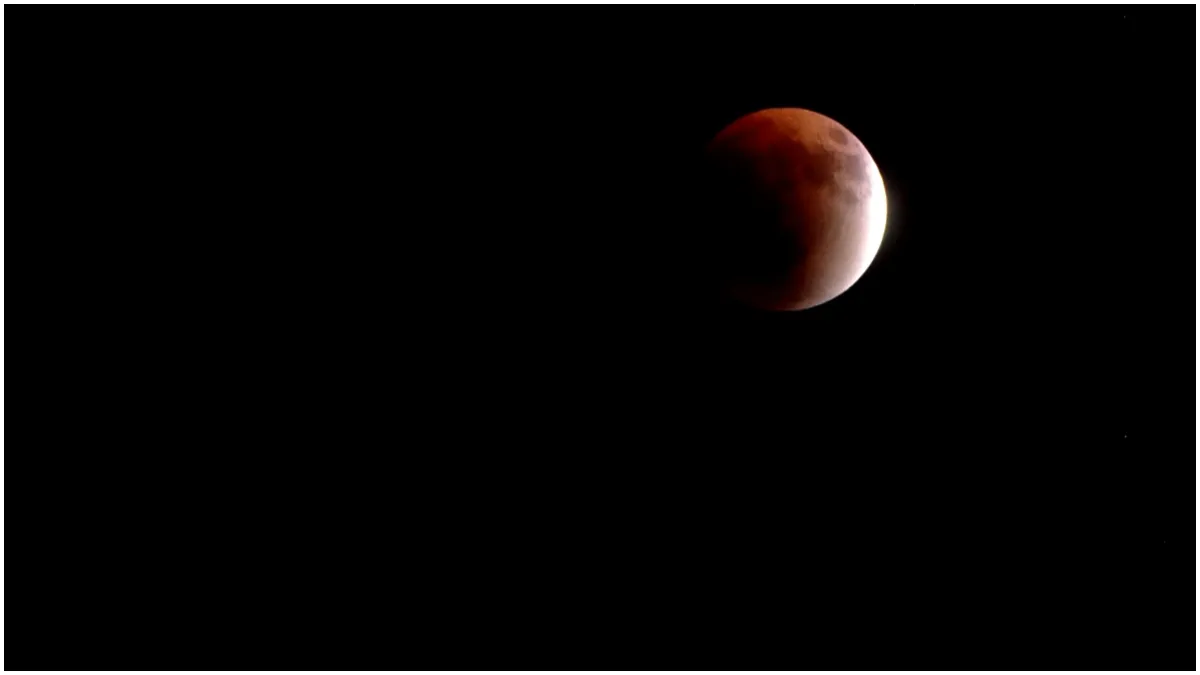 blood-moon-total-lunar-eclipse-2025-chandra-grahan-penumbral-phase-peak-timing-updates