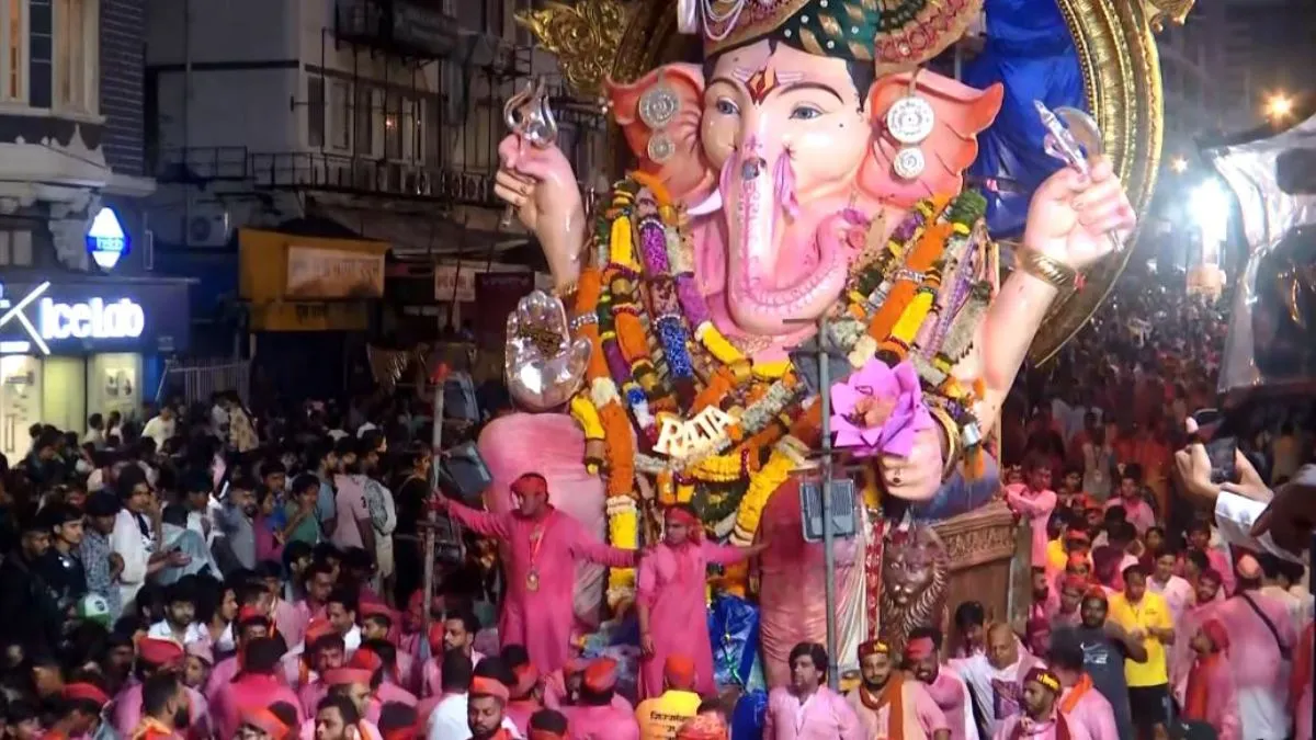 mumbai-ganesh-visarjan-mishap-1-killed-5-injured-as-live-wire-electrocutes-devotees