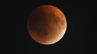 Lunar Eclipse: Blood Moon Lights Up Skies Over Delhi, Bengaluru, Chennai, Kolkata As Rare Total Eclipse Captivates Skywatchers | Videos
