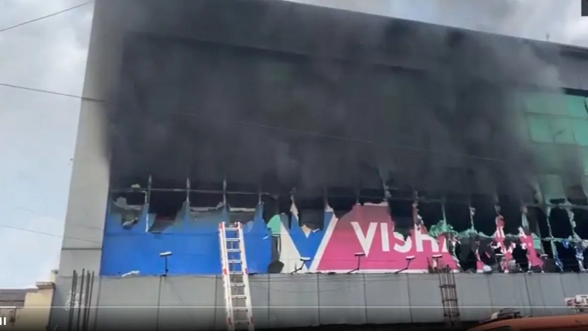 vishal-mega-mart-fire-blaze-breaks-out-at-ambala-haryana-outlet-firefighting-ops-underway