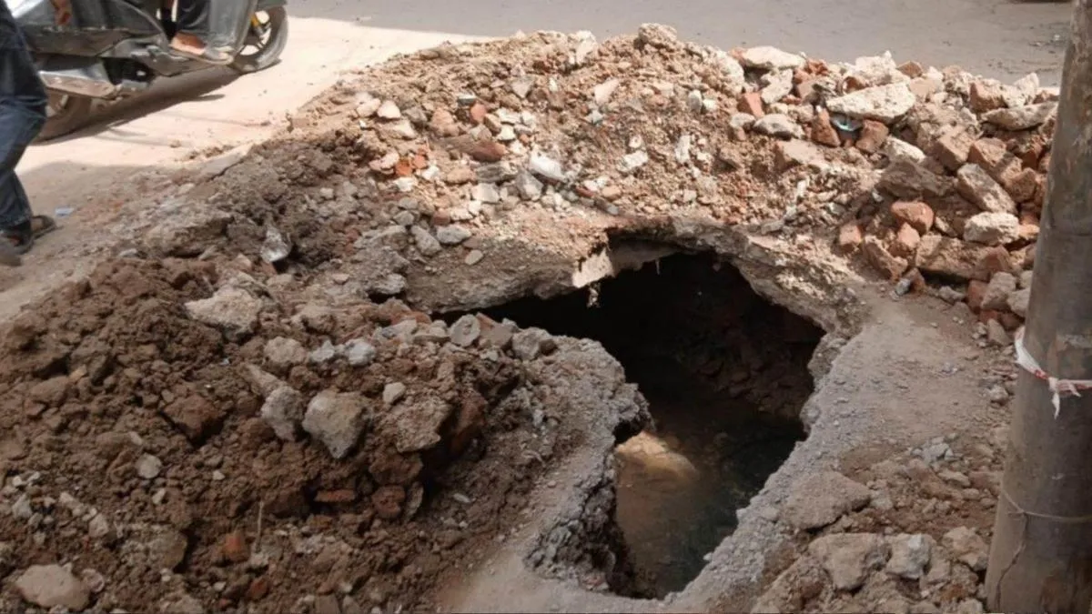 cant-even-wash-hands-with-it-mandawali-residents-share-horror-of-contaminated-water