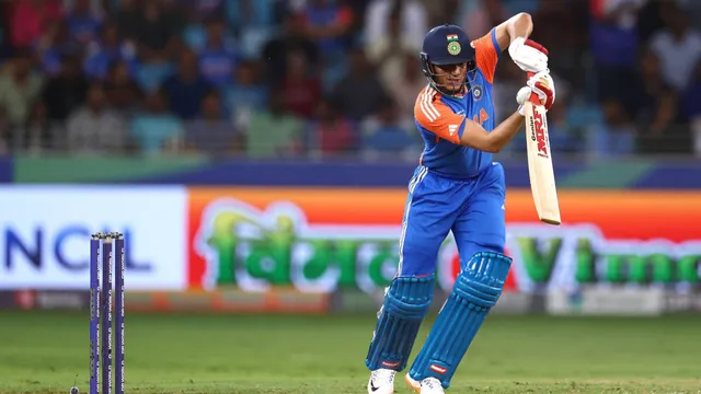 asia-cup-2025-shubman-gill-flick-six-earns-ecstatic-reaction-from-wasim-akram-during-ind-vs-uae-commentary-video