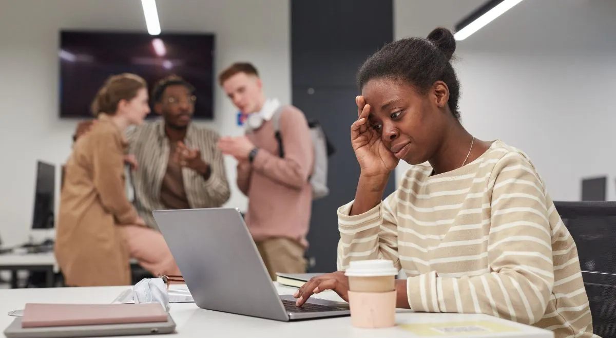 what-is-the-tall-poppy-syndrome-at-work-that-most-women-go-through